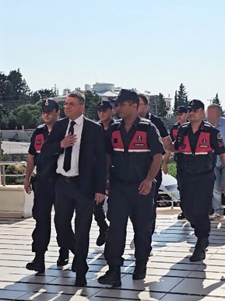 Silifke Belediyesi’ne yönelik ’rüşvet’ soruşturmasında belediye başkanı ile birlikte 8 kişi tutuklandı