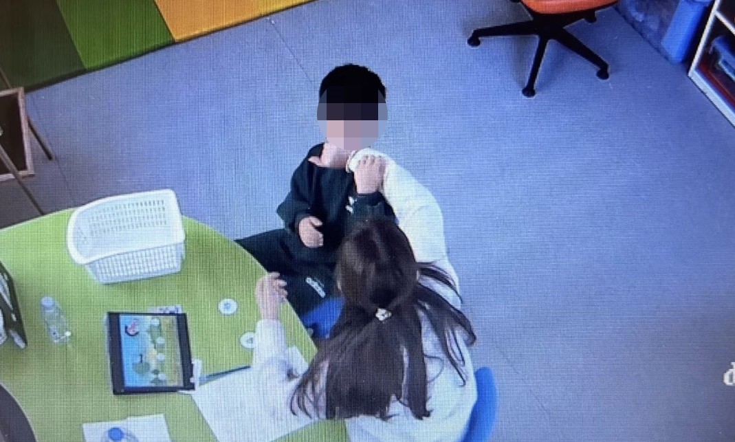 Otizmli çocuğa şiddet davasında öğretmenin tutukluluğuna devam kararı
