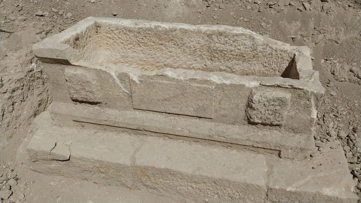 Çevre düzenlemesinde çıkan lahit, inşaatı durdurdu