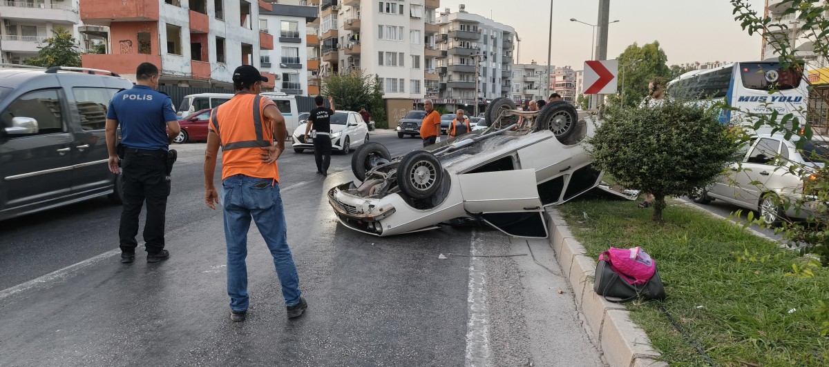 Çekicinin çarptığı otomobil ters döndü: Anne ve kızı yaralandı