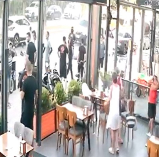 Mersin’de fırın çalışanına otomobil çarptı
