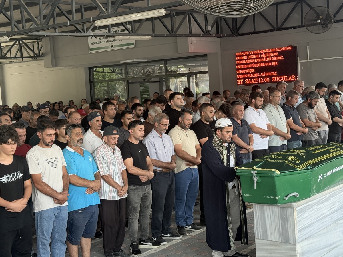 Girdiği kanalda hayatını kaybeden çocuk son yolculuğuna uğurlandı