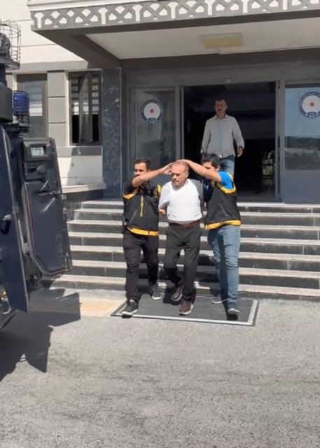 Kahvehanede silahlı saldırıda 1 kisiyi öldüren 4 kisiyi yaralayan 70 yaşındaki zanlı yakalanıp tutuklandı