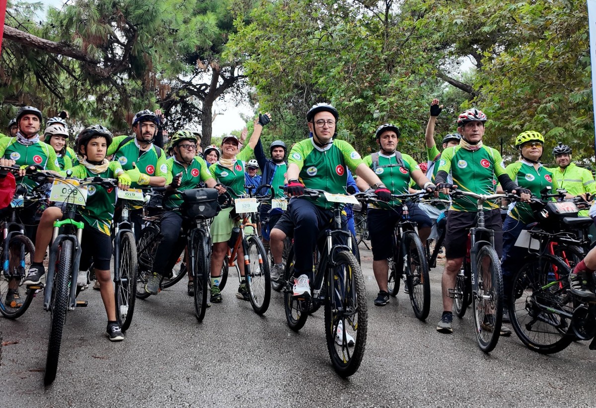 Tarih ve doğa içinde 160 bisikletli pedal çevirdi