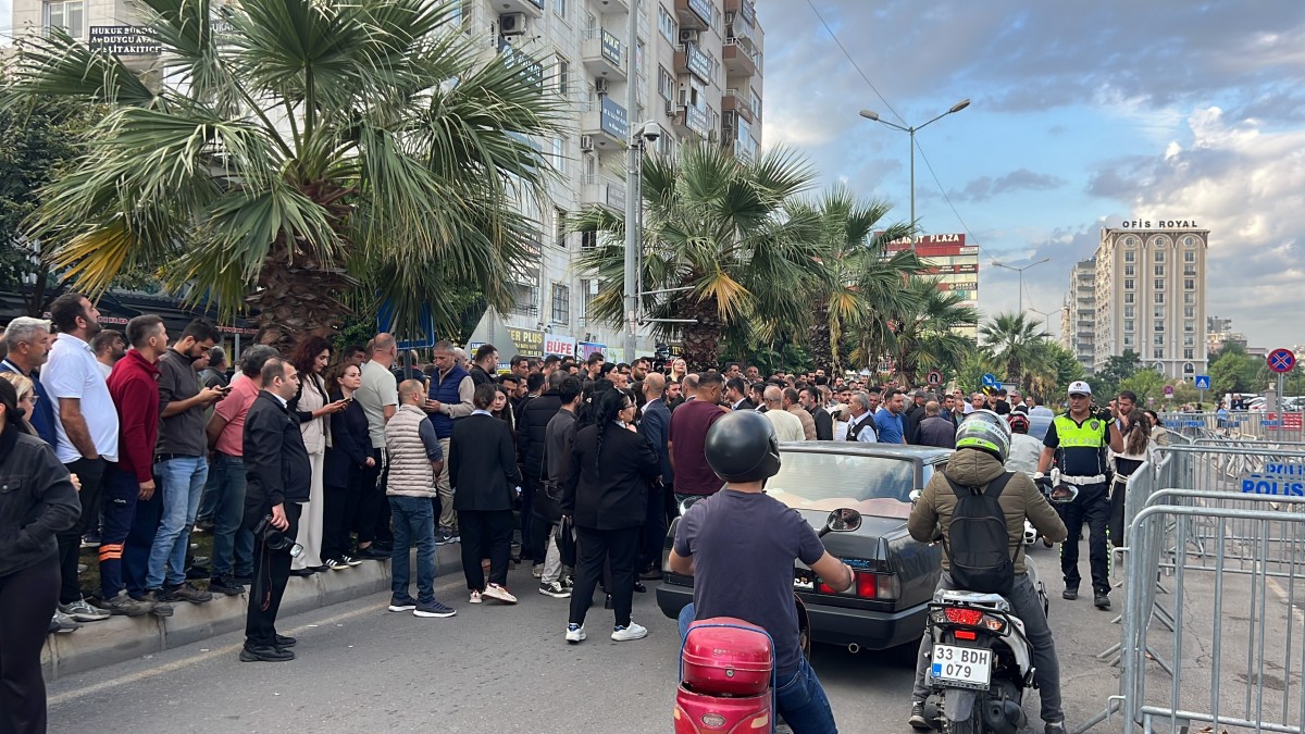 Mersin’deki operasyonda 3 başkanla birlikte 59 şüpheli adliyeye sevk edildi