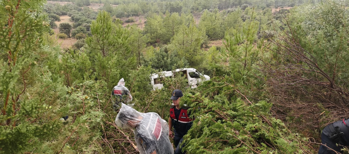 Yolcu minibüsü şarampole yuvarlandı: 17 yaralı